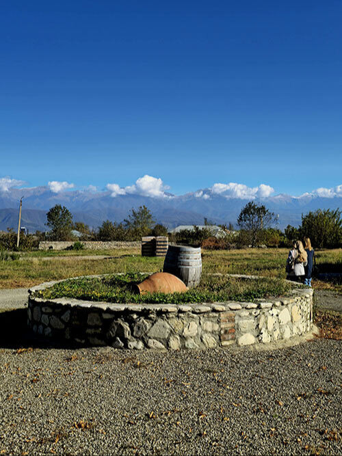 바지아니 크베브리와 코카서스 산맥.