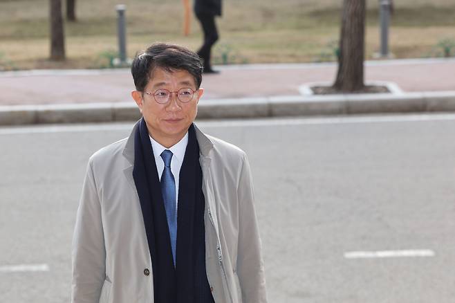 박상우 국토교통부 장관 후보자가 지난 5일 정부과천청사에 마련된 인사청문회 준비 사무실로 첫 출근을 하고 있다. /연합뉴스