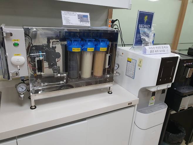 홈 통합 정수 시스템 개발 테스트 중인 시노펙스의 사무실. 화성=윤현주 기자