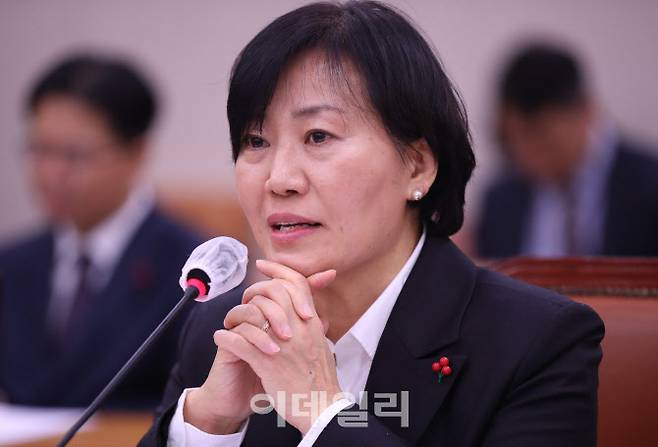 [이데일리 노진환 기자] 송미령 농림축산식품부 장관 후보자가 18일 서울 여의도 국회에서 열린 인사청문회에서 의원들의 질의에 답변하고 있다.