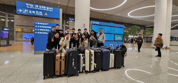 몽골대표단 인천공항 단체사진. 사진┃대한탁구협회