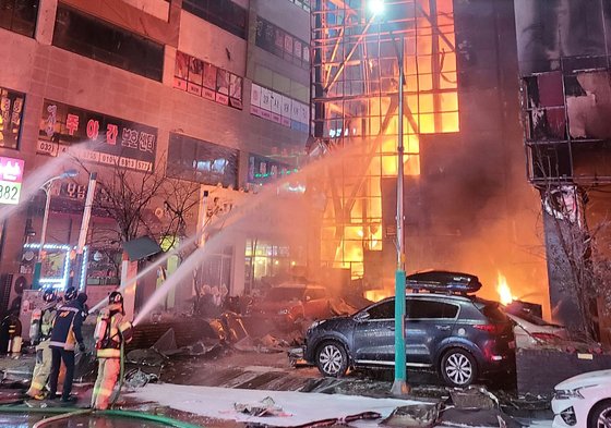 인천 18층 호텔서 화재, 42명 중경상