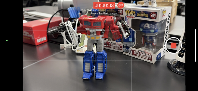 아이폰15프로로 ‘공간 동영상(Spatial Video)’를 찍는 모습. <레미언드 왕 X 계정>