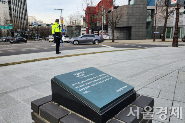 서십자각은 아예 사라진채 표지석만 덩그러니 놓여 있다. 최수문 기자