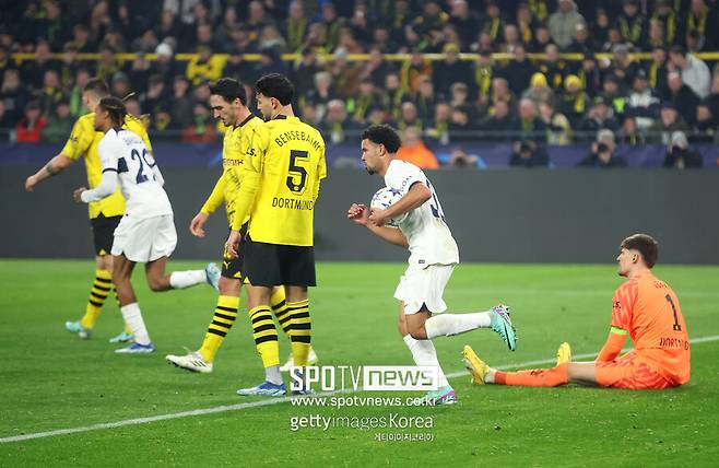 ▲ 파리 생제르맹은 14일(한국시간) 독일 도르트문트 지그날 이두나 파크에서 열린 '2023-24시즌 유럽축구연맹(UEFA) 챔피언스리그(UCL) 조별리그' F조 6라운드 최종전에서 보루시아 도르트문트와 1-1로 비겼다
