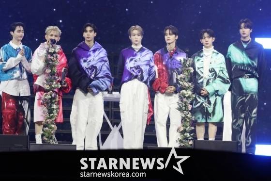 그룹 템페스트가 14일 필리핀 아레나에서 열린 '2023 아시아 아티스트 어워즈 인 필리핀'(2023 Asia Artist Awards IN THE PHILIPPINES, 이하 '2023 AAA')에서 'AAA 아이콘상'을 수상하고 소감을 말하고 있다.   '2023 AAA'는 스타뉴스가 주최하고 Asia Artist Awards 조직위원회, TONZ 엔터테인먼트, PULP Live World가 공동 주관한다. 그룹 아이브(IVE) 장원영, 가수 강다니엘, 그룹 제로베이스원 성한빈이 MC를 맡았다. 2023.12.14 /사진=임성균 기자