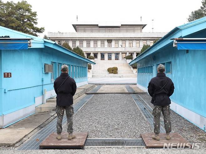 [파주=뉴시스] 사진공동취재단 = 권영세 통일부장관이  29일 오후 경기도 파주시 판문점을 방문한 가운데, 북측 판문각에는 정적이 흐르고 있다. 2022.11.29. photo@newsis.com