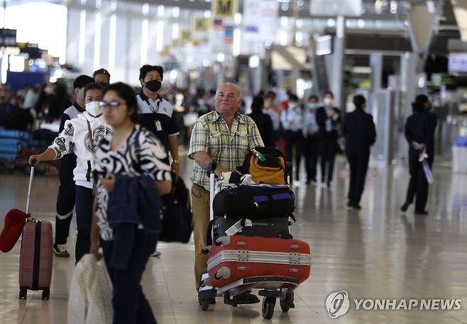 태국 입국하는 외국 관광객 [EPA 연합뉴스 자료사진. 재판매 및 DB 금지]