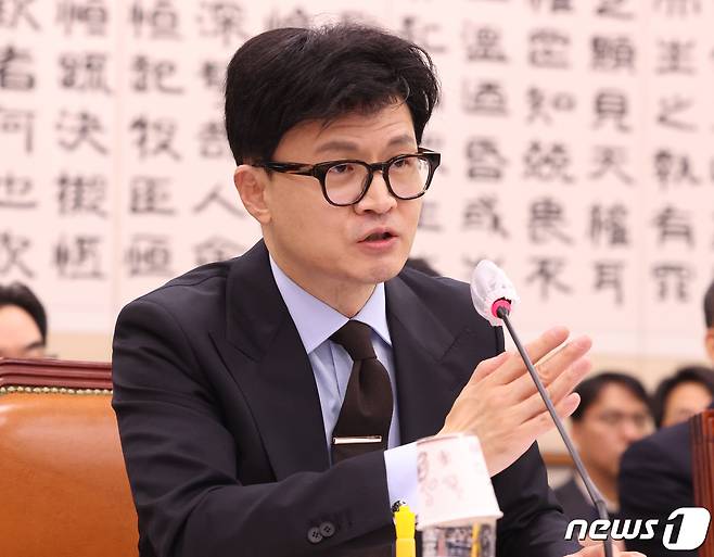 한동훈 법무부장관이 19일 서울 여의도 국회에서 열린 법제사법위원회 전체회의에서 의원들의 질의에 답변하고 있다. 2023.12.19/뉴스1 ⓒ News1 송원영 기자