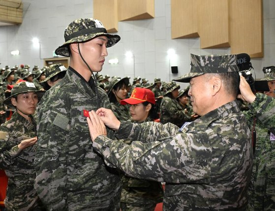 해병대 빨간 명찰 다는 육상 높이뛰기 우상혁 선수. 사진 대한체육회