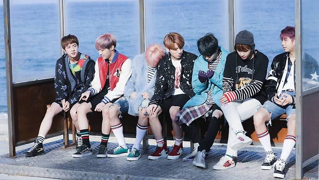 방탄소년단(BTS) ‘봄날’ 뮤비 촬영지, 강릉 주문진 버스정류장
