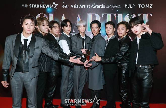 그룹 더보이즈가 14일 필리핀 아레나에서 열린 '2023 아시아 아티스트 어워즈 인 필리핀'(2023 Asia Artist Awards IN THE PHILIPPINES, 이하 '2023 AAA')에서 AAA 베스트 아티스트 상을 수상한 뒤 포즈를 취하고 있다.  '2023 AAA'는 스타뉴스가 주최하고 Asia Artist Awards 조직위원회, TONZ 엔터테인먼트, PULP Live World가 공동 주관한다. 그룹 아이브(IVE) 장원영, 가수 강다니엘, 그룹 제로베이스원 성한빈이 MC를 맡았다. 2023.12.14 /사진=이동훈