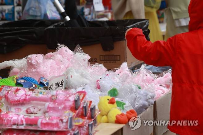 장난감 골라볼까 [연합뉴스 자료사진]