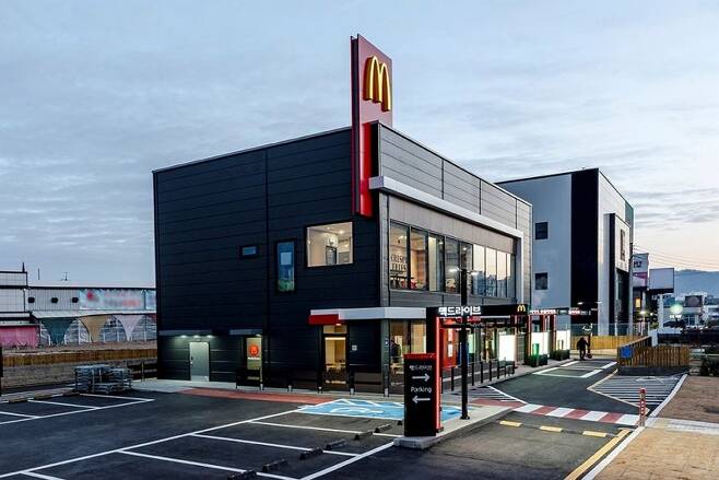 맥도날드, 기하학적 디자인 국내 첫 적용 '양주옥정