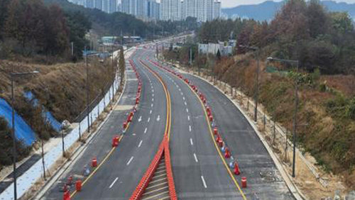 21일 대전 서구 관저동과 유성구 용계동을 잇는 도안대로 2구간(1.9km)이 왕복 4차로로 부분 개통됐다. 대전시 제공