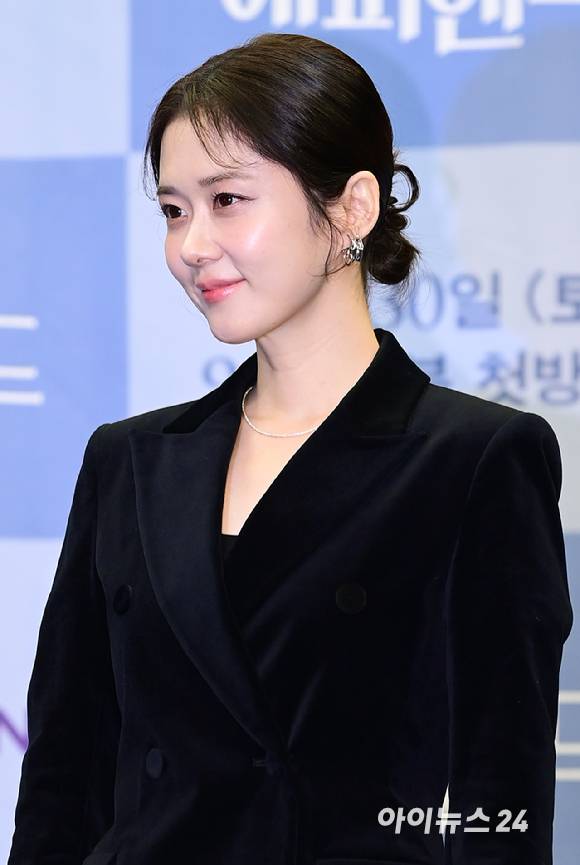 '결혼 후 더 물오른 분위기' 배우 장나라가 21일 오전 서울 상암동 스탠포드 호텔에서 진행된 TV CHOSUN 주말미니시리즈 '나의 해피엔드' 제작발표회에 참석하고 있다. [사진=정소희 기자]