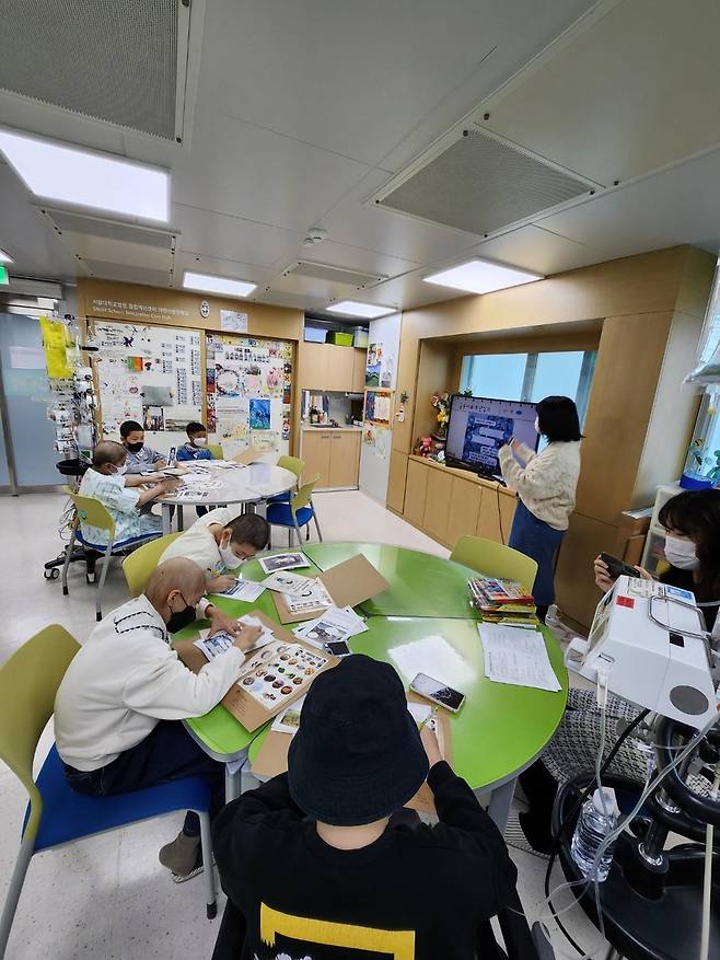 서울대병원 어린이병원학교 수업 사진 (서울=연합뉴스) 서울대병원 어린이병원학교 수업 사진. 2023.12.22. [서울대병원 제공. 재판매 및 DB 금지]