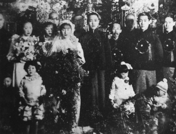 1936년 12월 공부에서 열린 마지막 연성공 쿵더청의 결혼식. 참석하기로 했던 장제스는 시안(西安)에서 장쉐량(張學良)에게 감금당하는 바람에 불참했다. [사진 김명호]