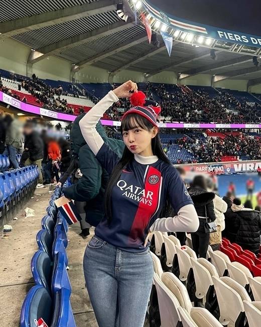 곽민선 아나운서가 공개한 파리 생제르맹 FC 경기 관람 인증 사진 / 곽민선 아나운서