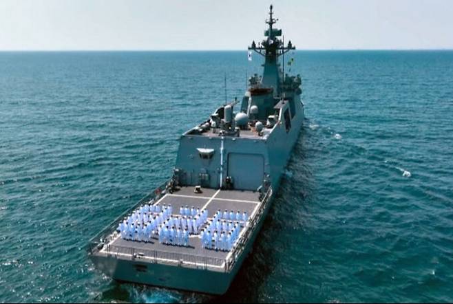 해군 2800t급 호위함 천안함의 위용. 해군은 2010년 북한군 잠수함의 어뢰 공격으로 폭침한 구형 천안함을 승계한 신형 천안함이 23일 서해를 지키는 해군 2함대사령부에 작전 배치됐다고 밝혔다. 해군 제공