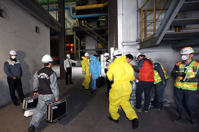 2013년 5월 전기로 보수공사 도중 산소 부족으로 노동자 5명이 숨진 현대제철 당진제철소 사고 현장. ⓒ연합뉴스