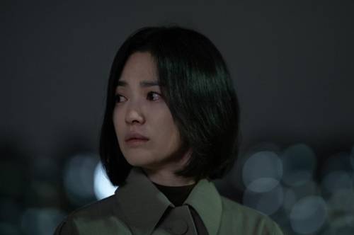 배우 송혜교가 멜로가 아닌 학교 폭력의 피해자로 돌아왔다. 사진 = 넷플릭스