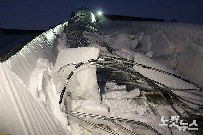 24일 붕괴 사고로 3명의 부상자가 발생한 청주시 눈썰매장. 최범규 기자