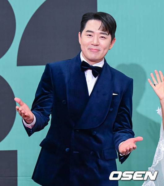 [OSEN=지형준 기자] 23일 오후 서울 여의도 KBS 신관 웨딩홀에서 2023 KBS 연예대상 레드카펫 포토월 행사가 열렸다.'신상출시 편스토랑' 붐이 포토타임을 하고 있다. 2023.12.23 / jpnews.osen.co.kr