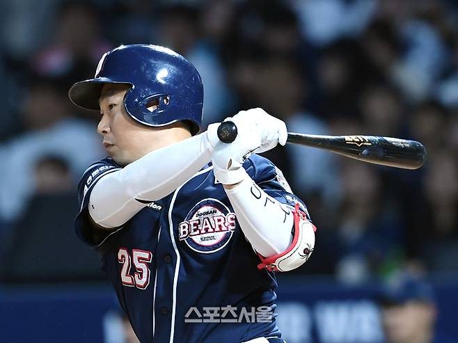 두산 양의지가 창원 NC파크에서 열린 2023 KBO 와일드카드 결정전 1차전 NC와 경기에서 1회초 타점을 만들고 있다. 창원 | 박진업기자 upandup@sportsseoul.com