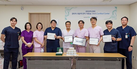 심장통합진료팀이 충북 최초로 10례 이상의 경피적 대동맥판막삽입술(TAVI)을 성공적으로 마쳤다. [사진=충북대학교병원]