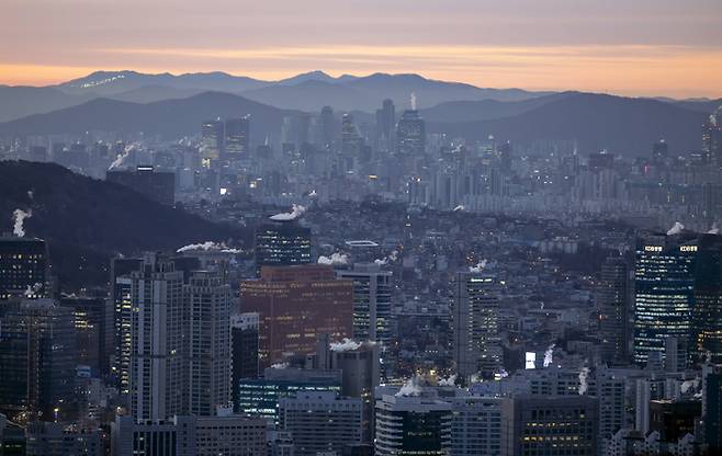 서울 안산 봉수대에서 바라 본 서울 도심. [연합뉴스]