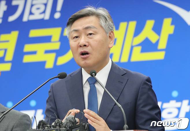 김관영 전북도지사가 26일 전북 전주시 전북도청에서 '2024년 국가예산 확보' 관련 브리핑을 하고 있다. 2023.12.26/뉴스1 ⓒ News1 유경석 기자