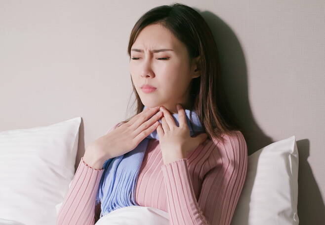 인후염에 걸리면 인두의 이물감과 건조감, 쉰 목소리 등의 증상이 나타난다./사진=클립아트코리아