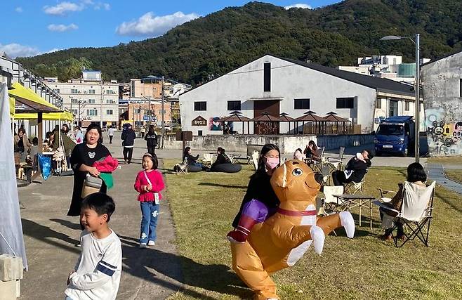 [청주=뉴시스] 공개집합 힐링 피크닉. (사진=청주문화재단) photo@newsis.com *재판매 및 DB 금지