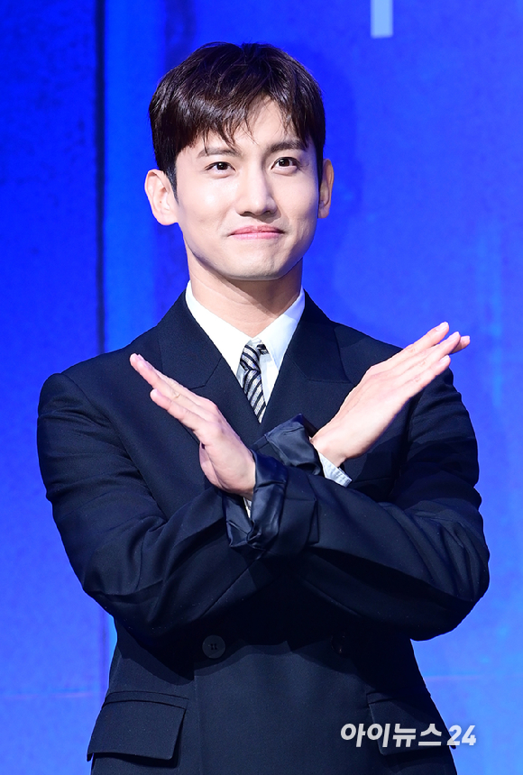 '귀티 흐르는 비주얼' '데뷔 20주년'을 맞이한 그룹 동방신기(TVXQ!) 최강창민이 26일 오후 서울 영등포구 콘래드 서울에서 열린 아홉 번째 정규앨범 '20&2' 발매 기념 기자간담회에 참석하고 있다. [사진=정소희 기자]