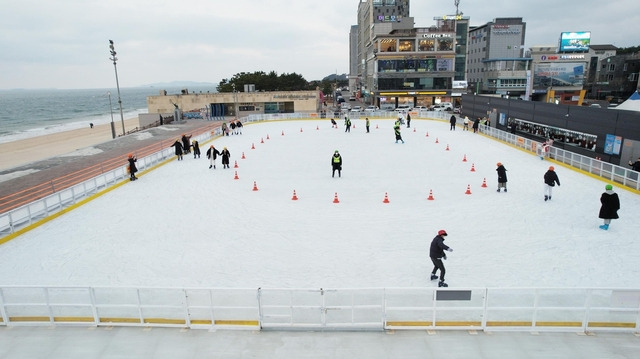 충남 보령 대천해수욕장 머드광장에 설치된 스케이트 테마파크