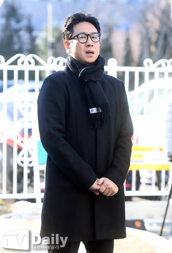이선균