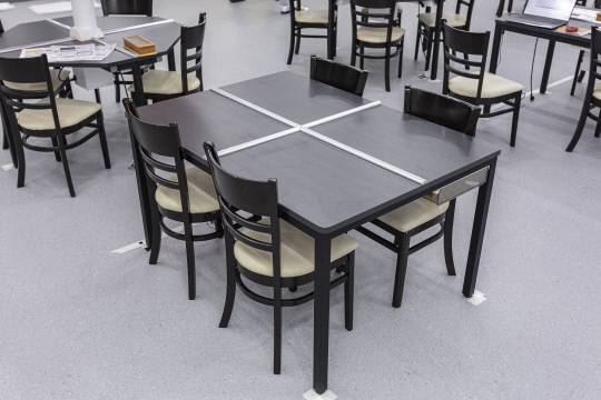 비말차단 테이블. 사진=비전세미콘 제공