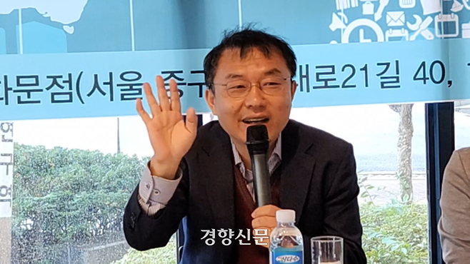 민경우 대안연대 대표가 지난 10월17일 보수단체가 개최한 토크콘서트에서 강연을 하고 있다. 곽은경TV 캡처