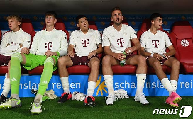 바이에른 뮌헨의 김민재(가운데) ⓒ AFP=뉴스1