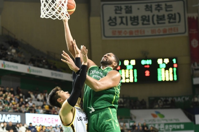 원주 DB가 창원 LG를 꺾고 4연승을 내달렸다 (KBL 제공)