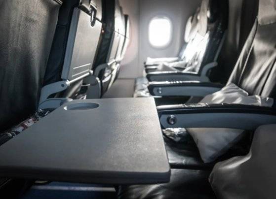 ‘접이식 테이블’(Tray tables). 홈페이지 캡처