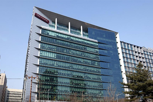 Taeyoung E&C’s Office Building in Yeouido, Seoul. [Photo by Kim Ho-young]