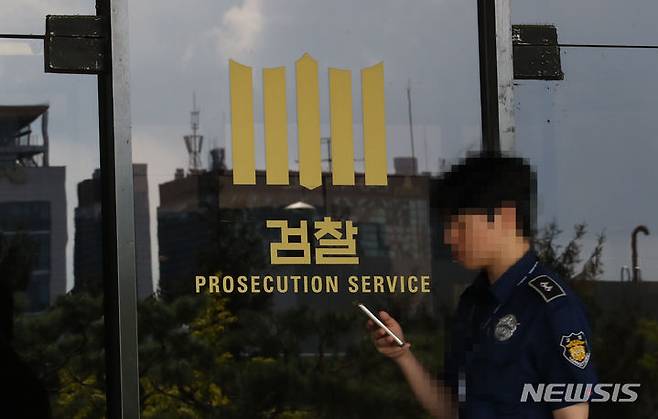 [서울=뉴시스] 최진석 기자 = 29일 법조계에 따르면 서울중앙지검 반부패수사3부(부장검사 김용식)는 변호사법 위반 혐의를 받는 곽 변호사의 구속 기간을 다음 달 10일까지로 연장했다. 사진은 서울중앙지검. 2023.09.18. myjs@newsis.com