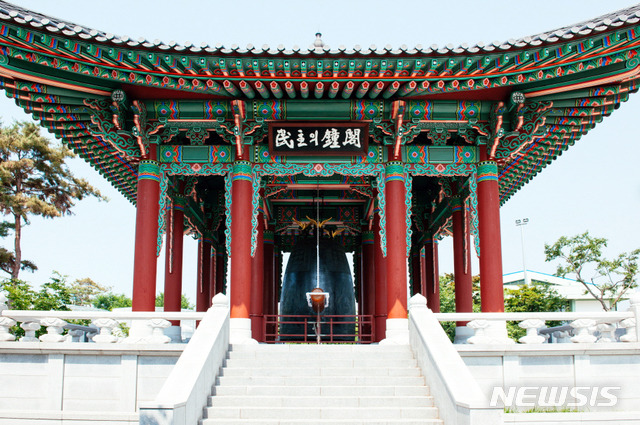 【광주=뉴시스】 광주시가 제작한 민주의 종. (사진=광주시 제공) photo@newsis.com