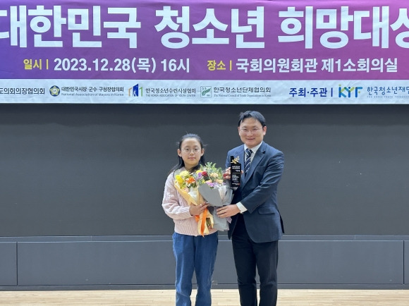 지난 28일 (사)한국청소년재단이 주최한 ‘제8회 대한민국 청소년 희망대상 시상식’에서 청소년희망대상을 받은 허훈 의원