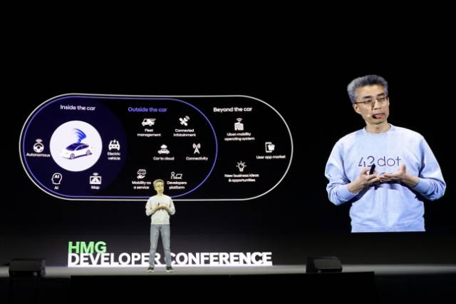 포티투닷이 CES 2024에 참가해 SDV 전략 방향성과 내재화 기술 등을 공개한다. 최근 열린 현대차그룹 개발자 컨퍼런스에 나섰던 송창현 포티투닷 사장. 사진제공=포티투닷
