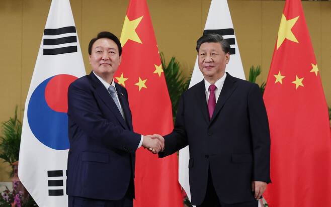 윤석열 대통령(왼쪽)과 시진핑 중국 국가주석. /뉴스1