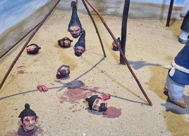 새남터 형장 효수 모형. 용산구 신계동 새남터에는 어영청(왕의 호위 군대)의 훈련장이 있어 국사범 처형터로 자주 활용됐다. 모형은 새남터기념관에 전시돼 있다. [배한철기자]