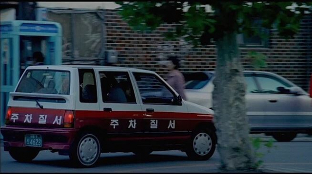1998년 영화 ‘8월의 크리스마스’에서 티코는 극중 주차단속원인 심은하의 단속차량으로 등장했다. 사진출처=영화 8월의 크리스마스